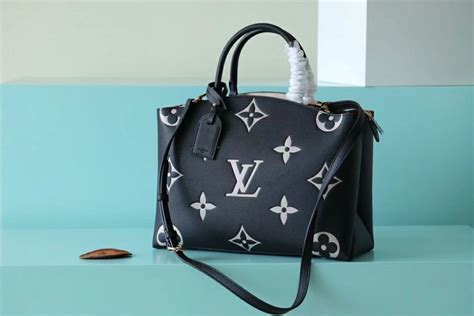 what time does louis vuitton close|louis vuitton customer service number.